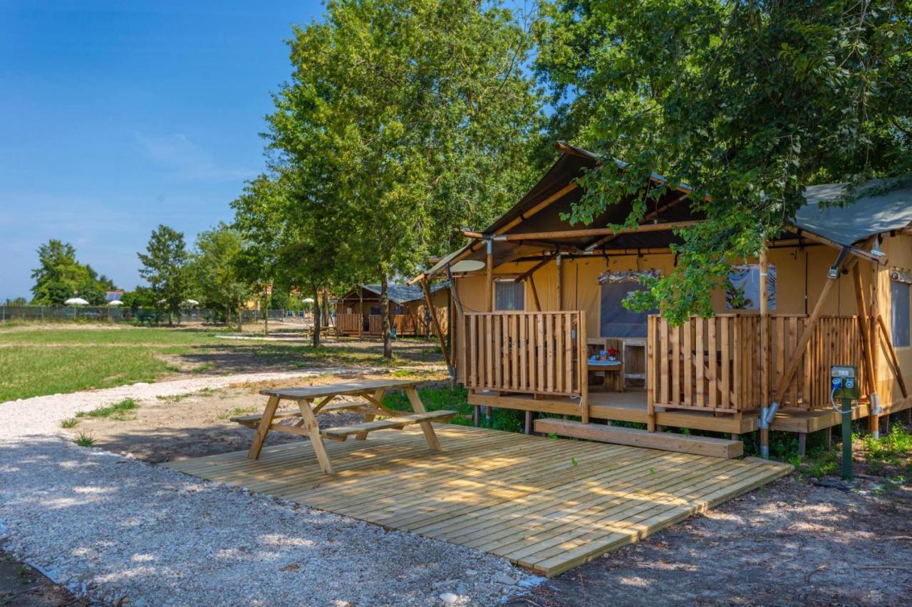 Agriturismo Tenuta Regina - Glamping Luxury Lodges And Apartments Palazzolo dello Stella Exterior photo