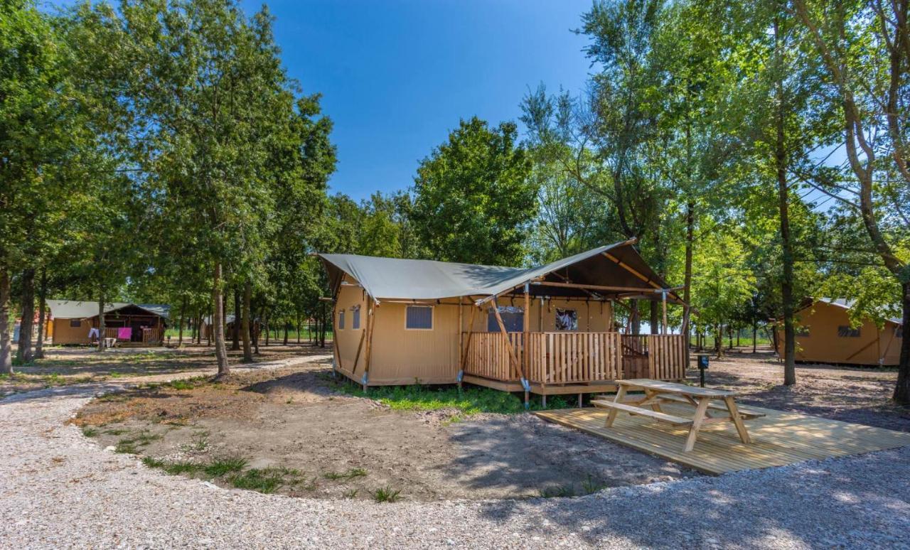 Agriturismo Tenuta Regina - Glamping Luxury Lodges And Apartments Palazzolo dello Stella Exterior photo